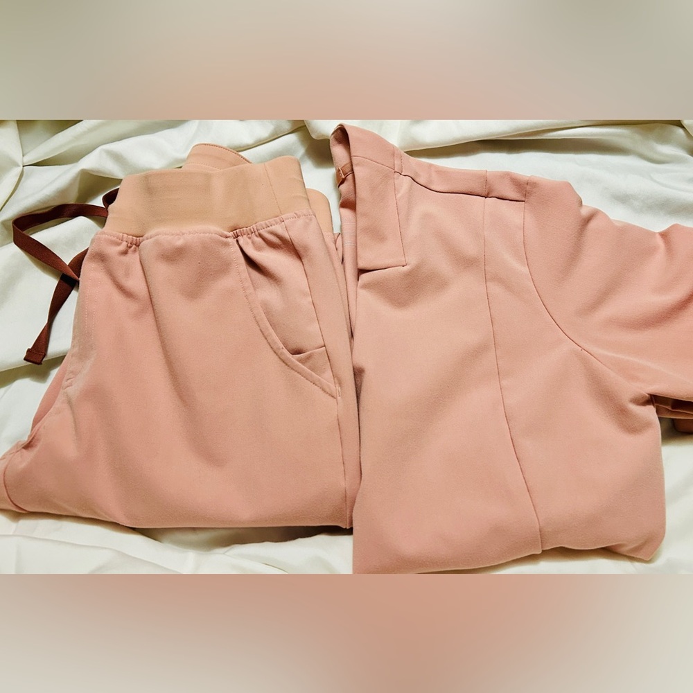 Figs scrub sets - Picture 2 of 10